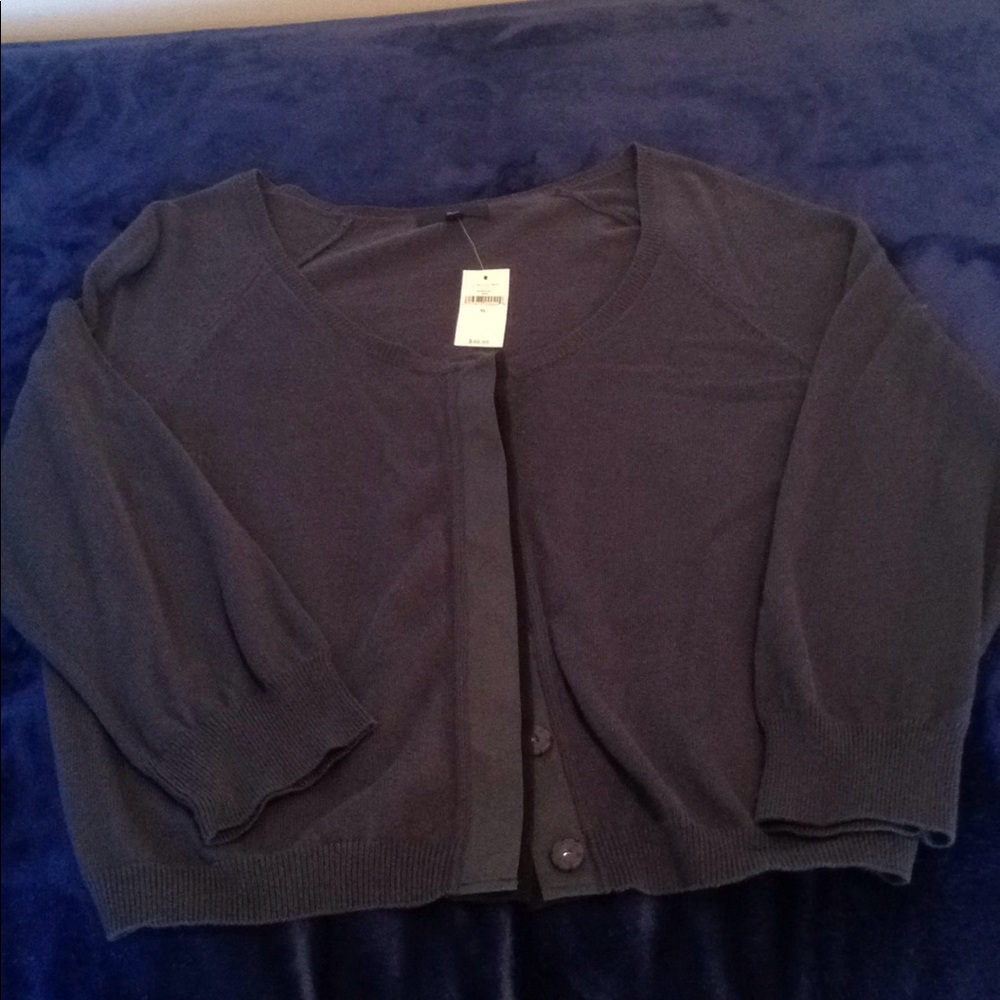 Gap grey lightweight sweater.